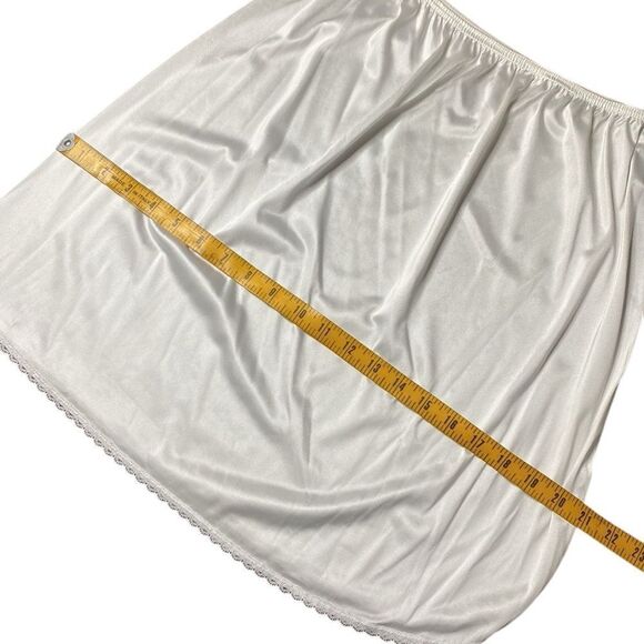 VASSARETTE Satin Short Slip - Picture 6 of 6